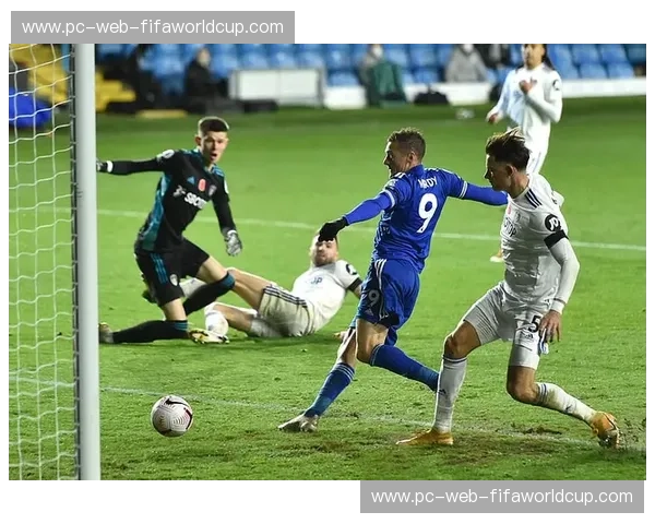 铁锤帮与狐狸城的足球史诗：伦敦碗的咆哮与皇权球场的低语